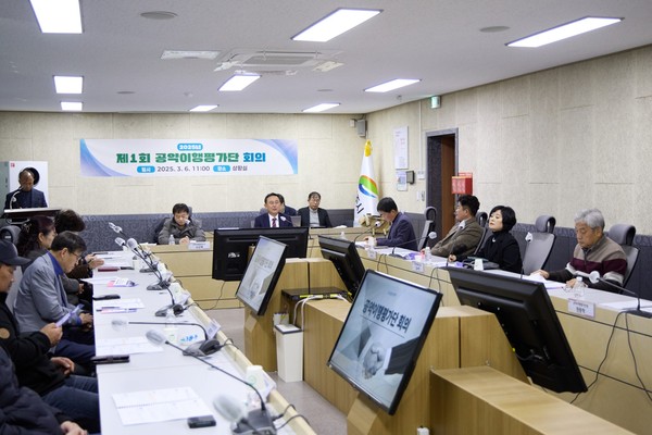 ▲ 여주시 2025년 제1회 공약이행평가단 회의 개최 모습.