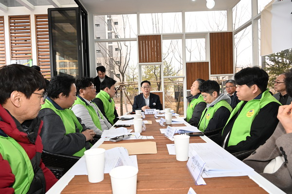 ▲ 강수현 양주시장이 '회천신도시 현안 사항 간담회'를 주재하고 있다.
