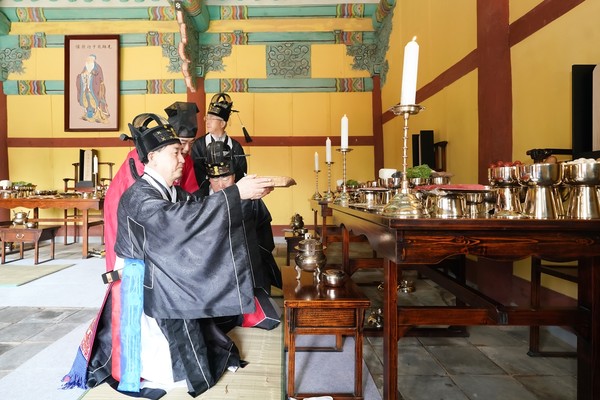 ▲ 방세환 광주시장 춘계 석전대제 제례 봉행 모습.
