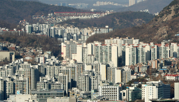▲ 서울 중구 남산에서 바라본 서울시내 아파트. /뉴시스