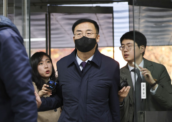 ▲ 영장실질심사 출석하는 김세환 前선관위 사무총장. /뉴시스