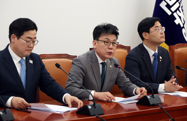 ▲ 발언하는 진성준 정책위의장. /뉴시스