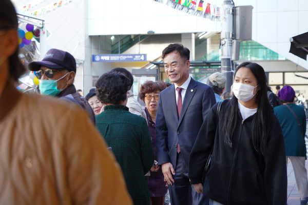 ▲ 의정활동하는 김학두 의원.