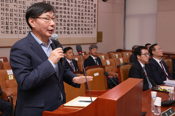 ▲ 지난 2024년 10월, 답변하는 이화영 전 부지사./ 뉴시스
