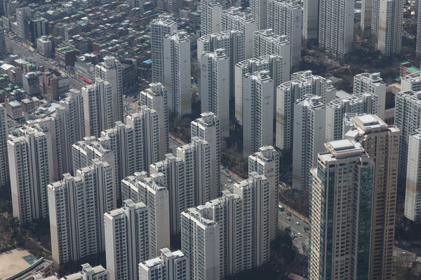 ▲ 서울 송파구 롯데월드타워 전망대 서울스카이에서 바라본 잠실동 아파트. /뉴시스