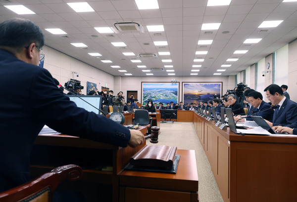 ▲ 국토위 주재하는 맹성규 위원장. /뉴시스