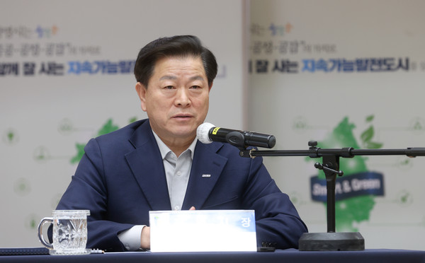 ▲ 박승원 광명시장이 ‘광명미래도시위원회 자문회의’에 참석해 발언하고 있다.
