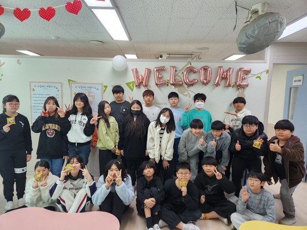 ▲ 용인 왕산초 새학기 맞이 응원 행사 사진.