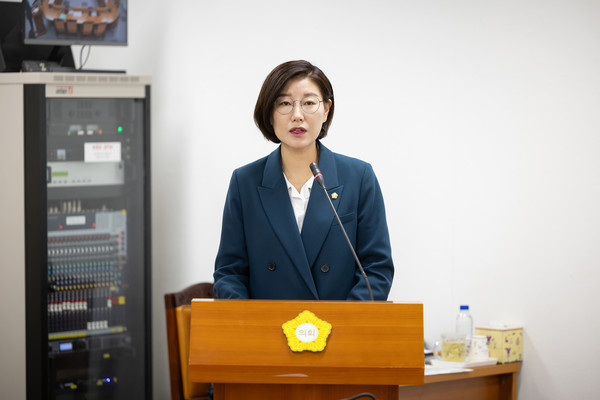 ▲ 김미주 의원이 제334회 구로구의회 임시회 행정기획위원회 안건심사에서 조례안 제안설명을 하고 있다.