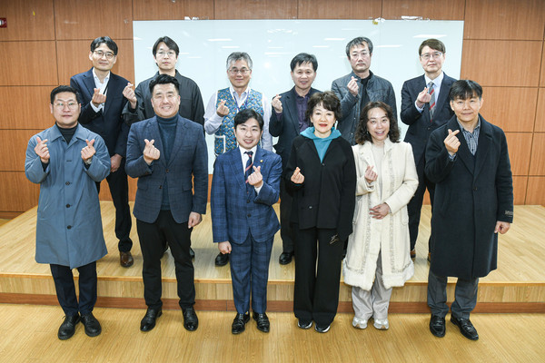 ▲ 분과 회의 참석자들 기념촬영 모습.
