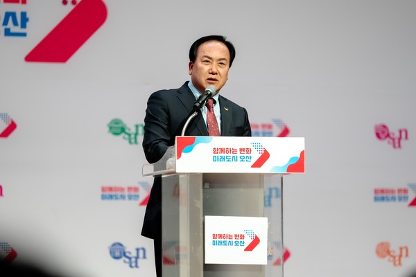 ▲ 이권재 오산시장이 ‘2030 도시·주거환경정비기본계획’ 주민설명회를 진행하고 있다.