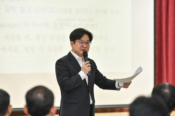 ▲ 청렴교육을 진행하고 있는 김병수 김포시장.