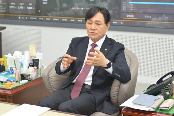 ▲ 사업을 설명하는 박용철 군수.