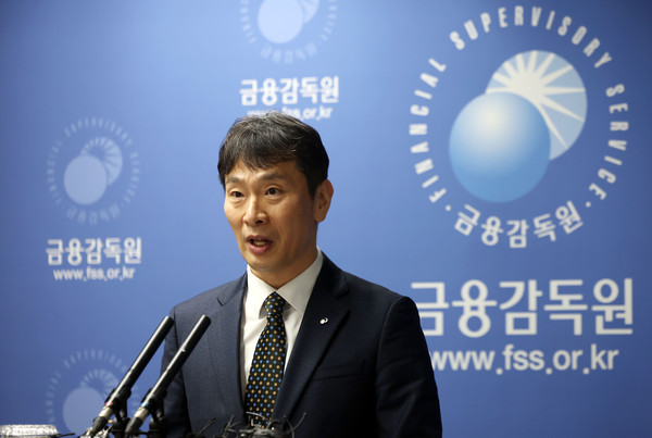 ▲ 이복현 금감원장, 우리금융 경영평가등급·홈플러스 사태 등 브리핑. /뉴시스