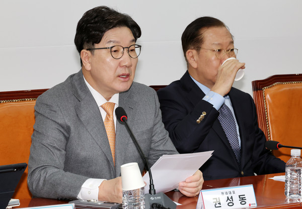 ▲ 발언하는 권성동 원내대표. /뉴시스