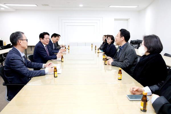 ▲ 최대호 안양시장과 연현마을 주민들 면담 진행 모습.