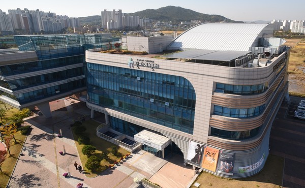 ▲ 유앤아이센터 전경.
