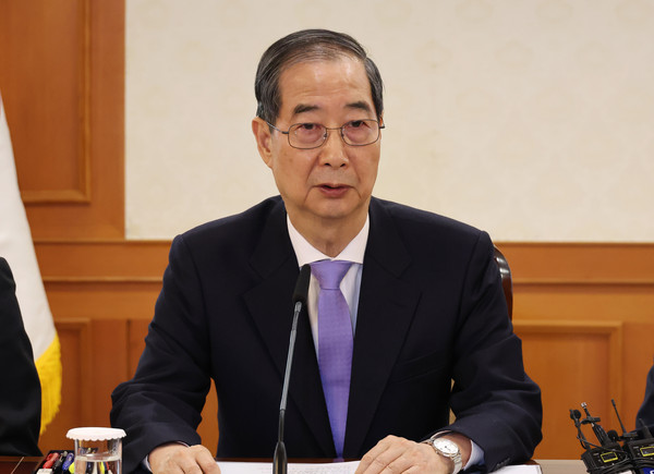 ▲ 한덕수 대통령 권한대행 국무총리가 24일 정부서울청사에서 열린 국무위원간담회에서 발언하고 있다. /뉴시스