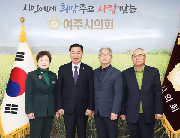 ▲ 여주시의회 결산검사위원 단체사진.