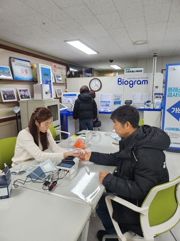 ▲ 구리시 전통시장 상인 위한 찾아가는 건강상담 서비스 운영 모습.