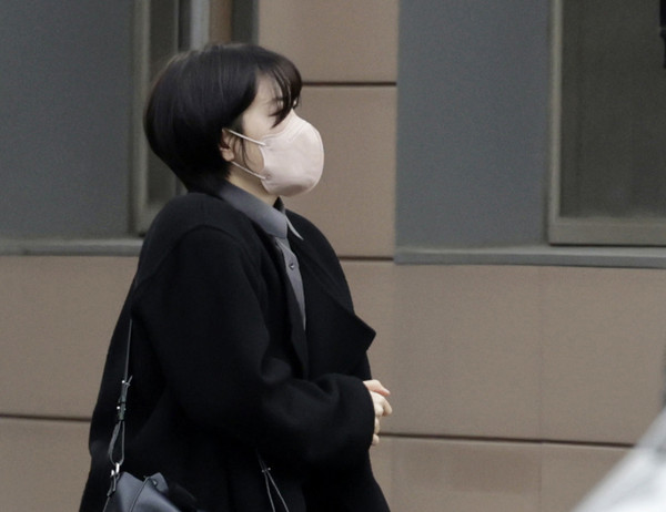 ▲ 서울 마포구 서울서부지법에 출석하는 문다혜씨. /뉴시스
