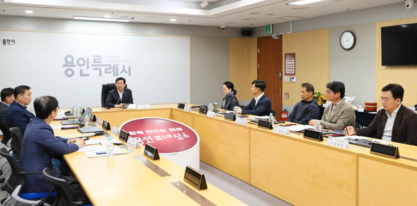 ▲ 이상일 용인특례시장이 '제1회 특산품 지정 심의위원회'에 참석해 인사말 하고 있다.