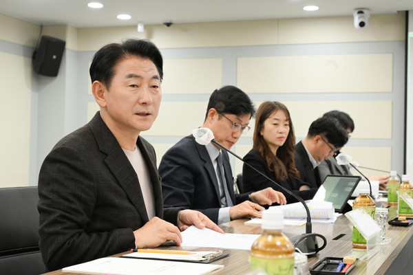 ▲ 김동근 시장이 경기경제자유구역 추가지정 후보지 선정을 위한 공모 2차 현장심사에서 의정부시의 강점을 설명하고 있다.