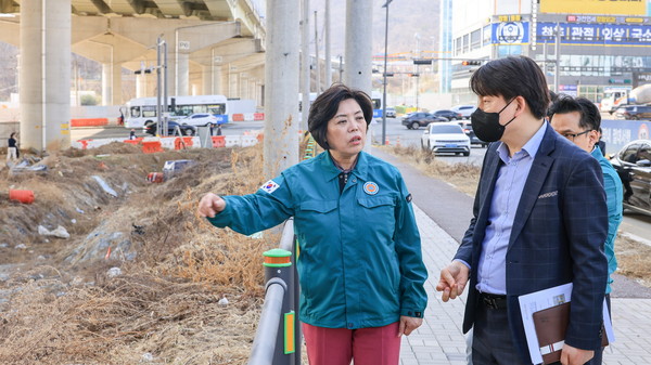 ▲ 신계용 과천시장 지식정보타운 현장 방문 모습.