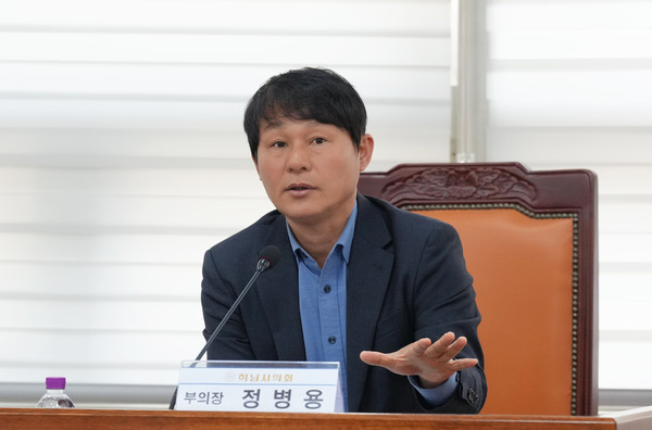 ▲ 정병용 부의장이 생활체육 관계자와의 간담회에서 발언하고 있다.
