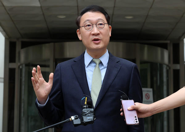 ▲ 경동고 수능 타종사고 선고 재판 결과 전하는 김우석 변호사. /뉴시스