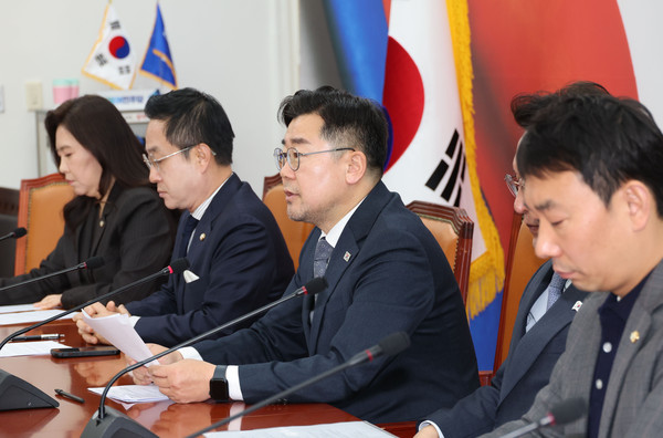 ▲ 기자간담회 하는 박찬대 원내대표. /뉴시스