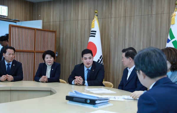 ▲ 최민 의원이 광명시 주요 민생 현안 해결을 위한 협의에서 발언하고 있다.