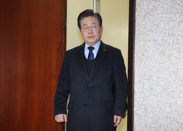 ▲ 이재명 더불어민주당 대표가 3월 31일 서울 여의도 국회로 출근하고 있다. /뉴시스