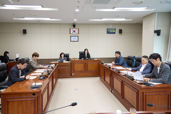 ▲ 용인특례시의회 의회운영위원회 회의 개최 모습.
