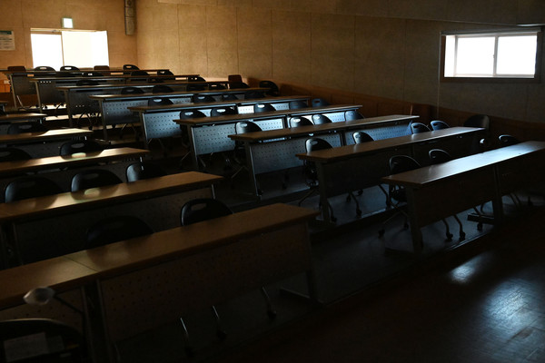 ▲ 의대 정원 증원에 반발해 휴학계를 낸 의대생들의 복귀 시한이 만료된 31일 오전 광주 동구 전남대 의대 한 강의실이 텅 비어있다. /뉴시스