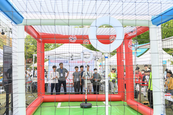 ▲ 지난 ‘Y교육박람회 2024 전국드론축구경진대회’ 경기 현장.