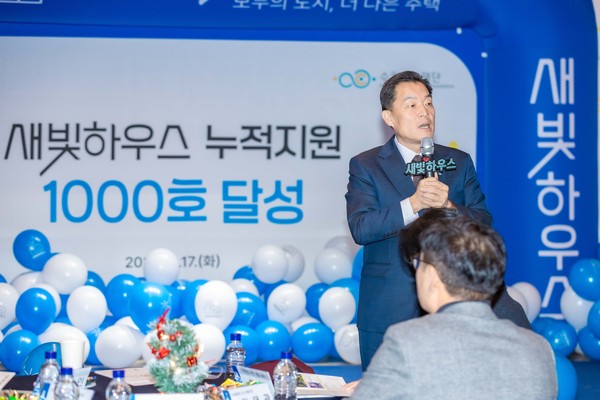 ▲ 지난해 12월 열린 새빛하우스 누적지원 1000호 달성 포럼에서 이재준 수원시장이 발언하고 있다.