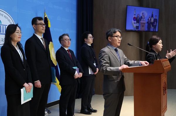 ▲ 진익 국회예산정책처 경제분석국장이 3월 31일 오전 서울 여의도 국회 소통관에서 열린 2025 경제전망 기자회견에서 발언을 하고 있다. /뉴시스