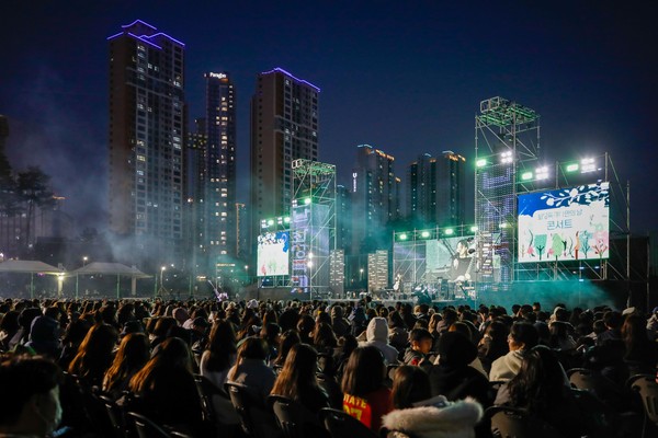 ▲ 지난 3월 21일 동탄여울공원에서 열린 화성특례시민의날 콘서트.
