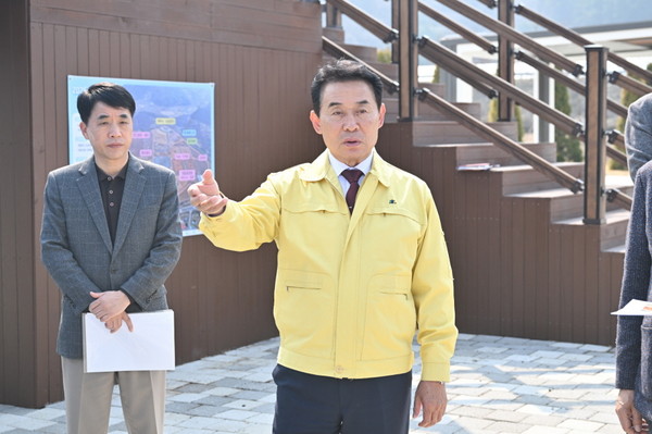 ▲ 백영현 포천시장 ‘2025년 포천 한탄강 봄 가든페스타’ 현장 지도점검 실시 모습.