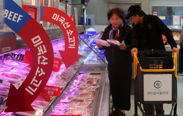 ▲ 1일 서울 시내 한 대형마트에 미국산 소고기가 판매되고 있다. /뉴시스