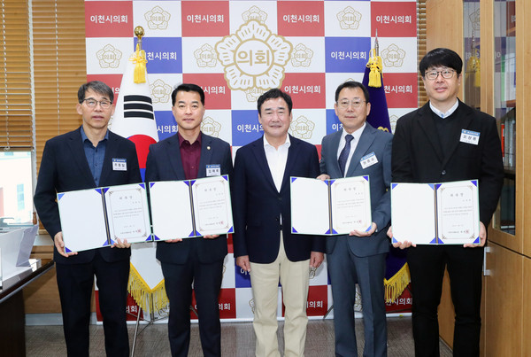 ▲ (왼쪽부터) 주동일, 김재국, 박명서, 원종순, 오상용.