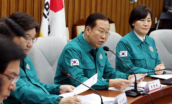 ▲ 권영세 국민의힘 비상대책위원장이 3일 오전 서울 여의도 국회에서 열린 산불피해 대책마련 당정협의회에서 발언을 하고 있다. /뉴시스