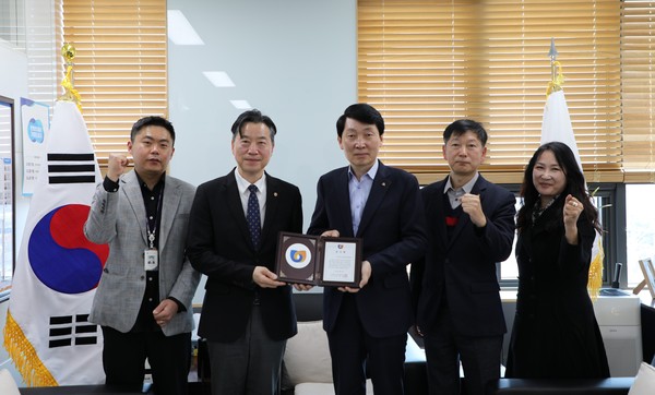 ▲ 경상원-소진공 감사패 수여식 단체사진.
