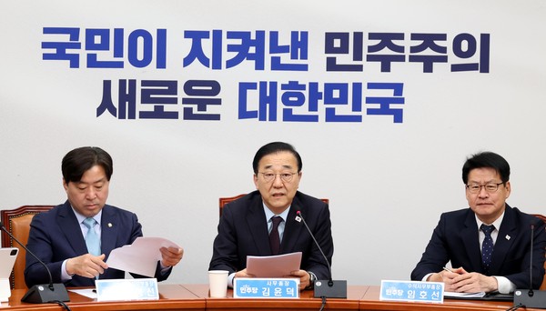 ▲ 김윤덕 사무총장, 현안 관련 기자간담회. /뉴시스