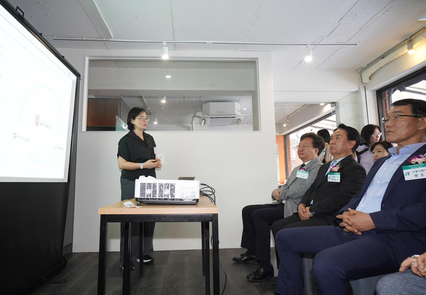 ▲ 서대문구와 협업하여 일하고 있는 오지은 교수.
