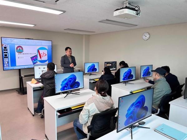 ▲ 연천군 장애인 디지털 문해교육 과정 운영 모습.