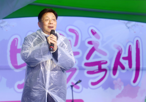 ▲ 성남시의회, 제1회 도촌 봄맞이 벚꽃축제 참석 모습.