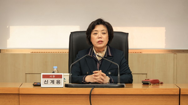 ▲ 신계용 과천시장이 '민간데이터를 활용한 빅데이터 분석 사업' 착수보고회를 주재하고 있다.