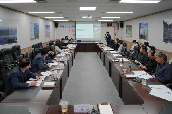 ▲ 안성시의회와 안성시 농촌휴양체험마을 협의회 간담회 개최 모습.